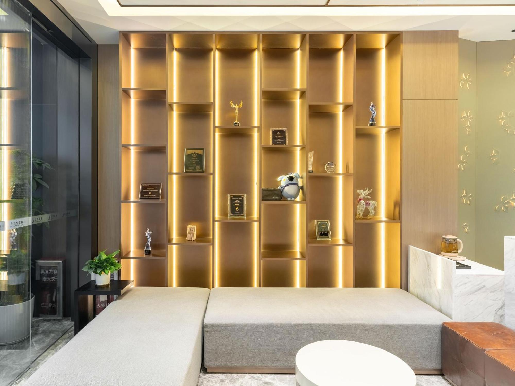 Lavande International Hotel Guangzhou Taikoo Hui Square Shipaiqiao Metro Station Branch - Free Shuttle Bus To Canton Fair Complex During Canton Fair Period & Free Vpn Internet Access Buitenkant foto